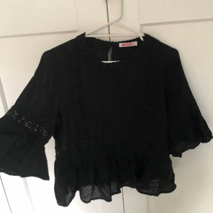 Blus med volanger - Strl:38