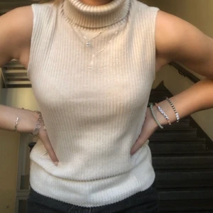 Polotopp - Slutsåld polotopp från Zara. Som ny, skickas mot frakt💓