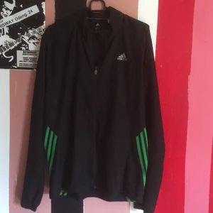 Adidas löparjacka - Julklapp. Oanvänd. Nypris 800