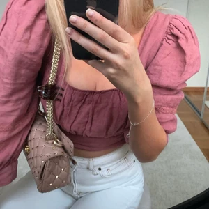 Topp - En jättefin sommartopp från zara, perfekt till alla tillfällen. Inga skador, använd fåtal gånger.