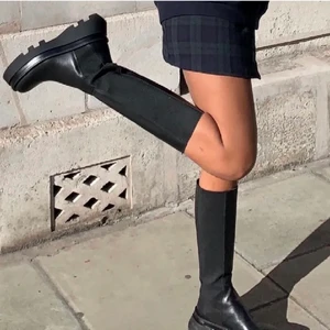 Svarta boots  - Såså fina boots som är helt nya men försmå för mig! Storlek 37, aldrig använda. Nypris 1299, men säljer för 650😊