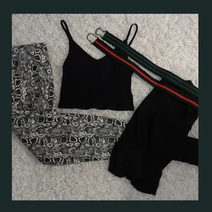Mini Style bundle - PLAGG: Svart ribbstickad crop top, Orm-mönstrade jeans, 2 par elastiska skärp och en svart pullover tröja med knut. (Köparen står för frakt)