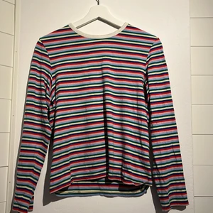 Randig tröja, Monki - Randig och fin tröja från Monki! Är i XS