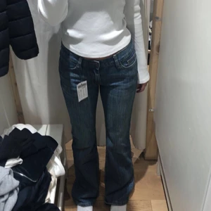 Brandy melville jeans - Intressekoll på dessa oanvända lågmidjade jeans från brandy melville