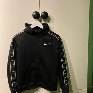 Nike tröja - Mycket fin Nike tröja, nästan aldrig använd