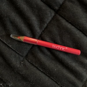 Läppenna - Läppenna från techic! Fick i julas, helt oanvänd!❤️‍🔥