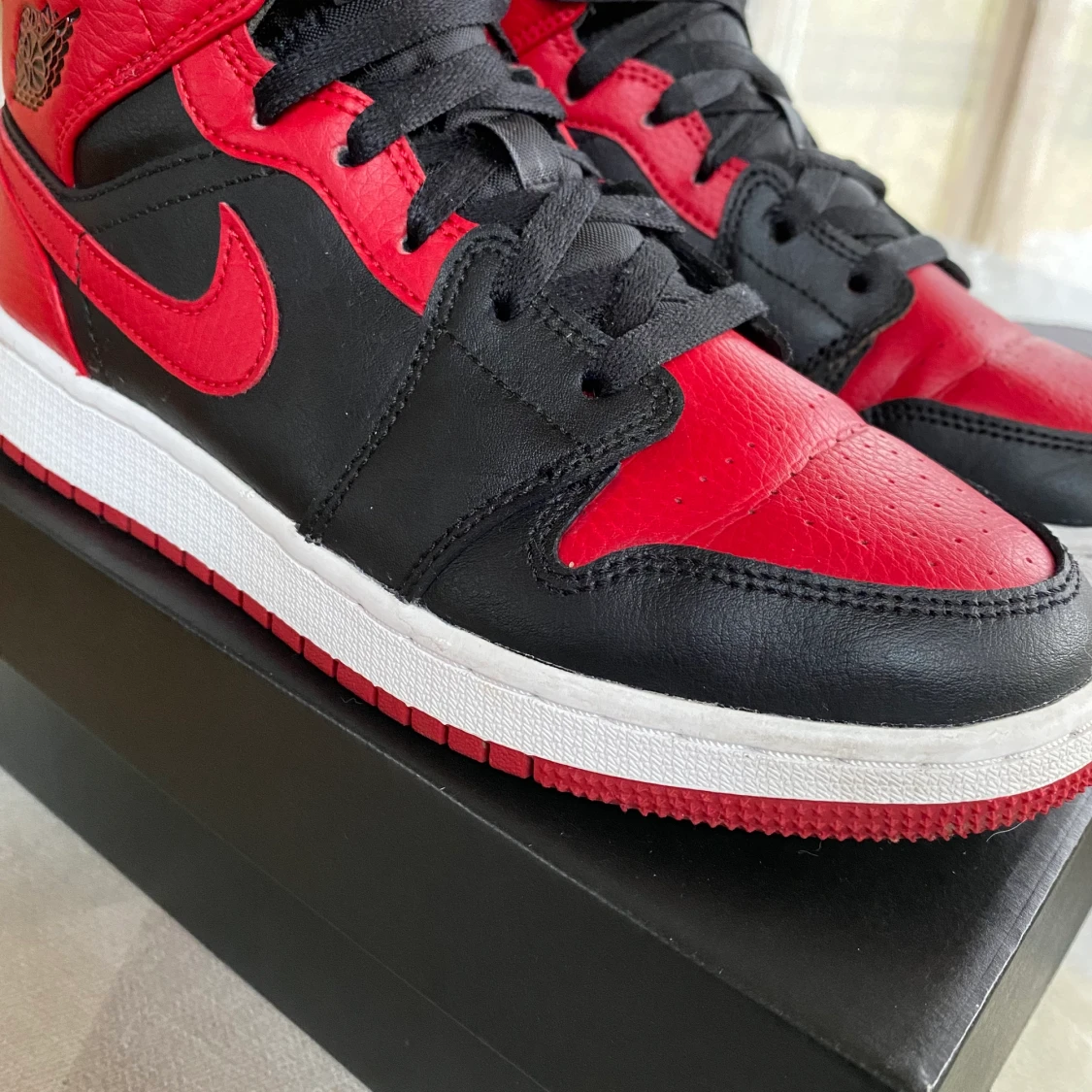 Air Jordan 1 Mid Banned - 91