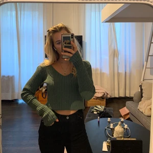 ”Croppad” långärmad tröja Weekday - Några år men inte så använd. Bra skick