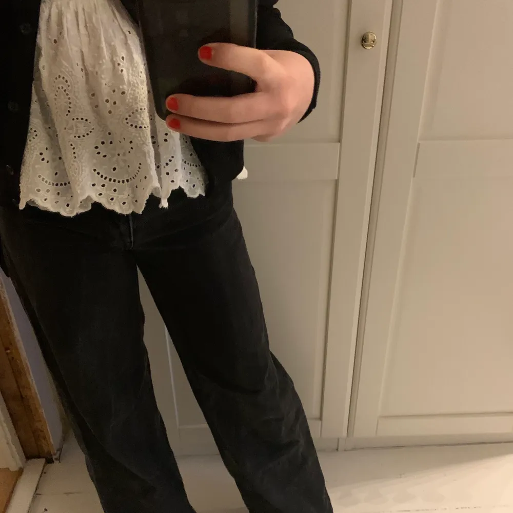 Jättefina monki jeans! De är i modellen Yoko, svarta. Skriv privat för frågor eller fler bilder. Säljer pga att de inte kommer till användning💕 pris kan diskuteras!. Jeans & Byxor.