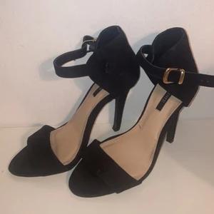 Forever21, klackskor, ca10 cm klackhög. - Storlek 36 passar för 37. 