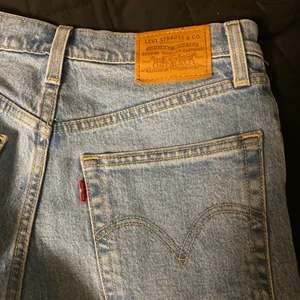 Levis jeans - Ringare straight modell, Levis jeans, supersköna dock blivit för små för mig🥺 köpta i London🤍