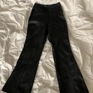 Skinn byxor  - Flare skinnbyxor, använda en gång så fint skick