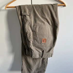 Carhartt byxor - Carhartt byxor, väldigt fin brun/grön färg. Vintage från 90-talet.