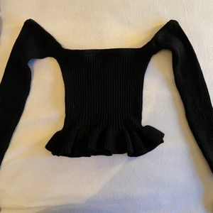 Topp - Jättefin svart off shoulder topp, storlek S🤍
