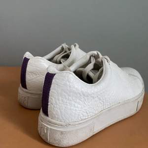 Säljer dessa jätte snygga Eytys skor som är använda ca 3 gånger och är därför i bra skick. 💞