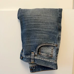 Nudie jeans straight fit - Storlek 27/28. Frakt på 30kr tillkommer