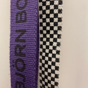 Två skärp - Två snygga skärp, ett som är från Björn Borg(50kr) och ett rutigt(70kr). Björn Borg saknar den som håller ihop så att man kan ha på dig det.  Om man vill köpa båda så får man det för 100kr