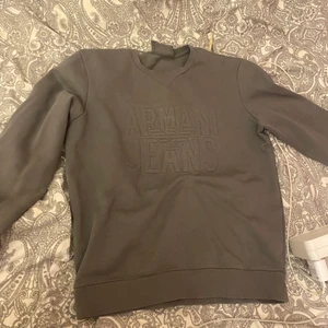 Armani jeans  - Säljer denna fina grå/gröna armani tröja andvänt ett par gånger men inga som helst fel på den 😊 