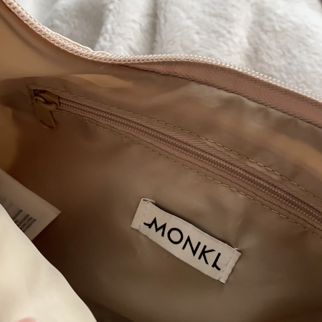 Shoulderbag från Monki 🤩 - 91