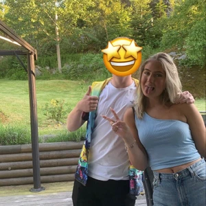 Blått linne  - Ljusblått linne med en arm, fin och använd fåtal gånger. Buda!!😋