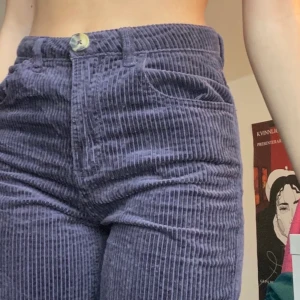 Mörkblå Manchester  - Bilder från förra säljaren! Jätte fina Manchester byxor, va lite små på mig vilket är jätte synd för dom är såååååå snygga! Fick hem dom idag☺️💕 