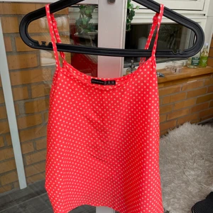 Linne - Jättefint linne från primark, säljer för 25kr. Kan mötas upp u Helsingborg/Båstad men även frakta. Står ej för kostanden av frakt. Endast swich🤎