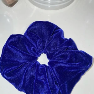Scrunchie  - Blue velvet 