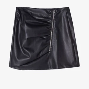 Fejk skinn kjol  - Strl s aldrig använd men super fin! Från Zalando 