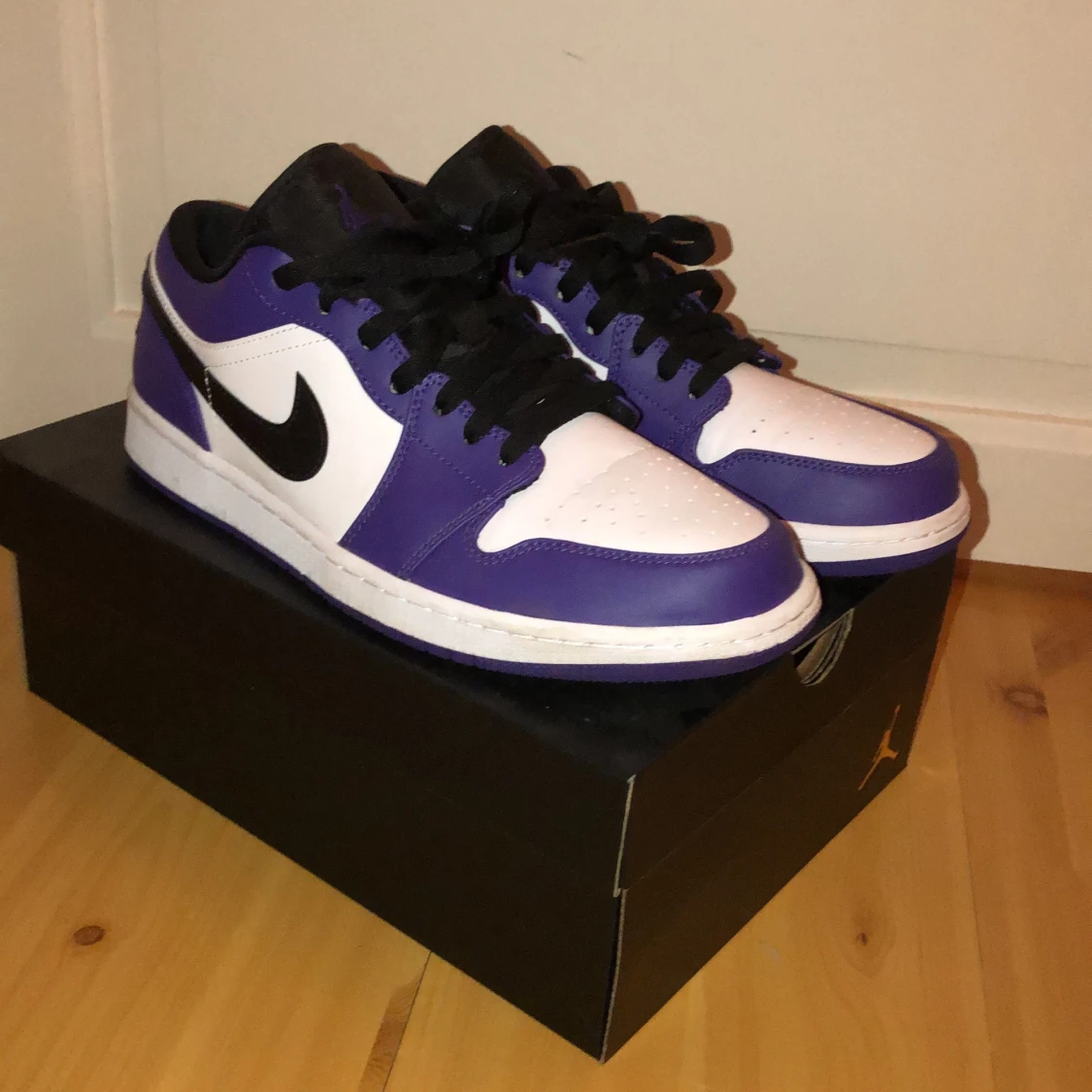 Jordan 1 Low Court Purple 