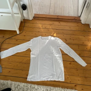 Långarmad vit t-shirt - Bra tröja