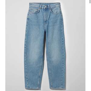 Knappt använda blåa meg jeans från weekday i storlek 27/28. 130+ frakt, originalpris 600kr 