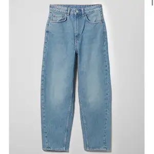 Knappt använda blåa meg jeans från weekday i storlek 27/28. 130+ frakt, originalpris 600kr 