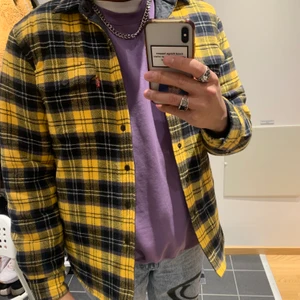 Levis Jacka - Säljer min Levis checkered jacka! Storlek M. Pris 350! Priset kan dock diskuteras så släng iväg ett dm! :)