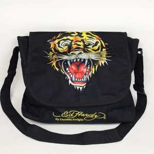 y2k Ed hardy vintage bag - Säljer min favorit y2k väska :) jättefint och swaggy! bud i kommenterna eller privat :) Bud ligger på: 340kr