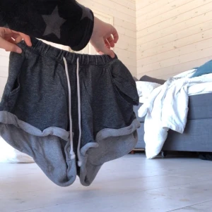 Mysskjort - Används inte, tvättas innan postningen, kan byta men då måste du betala frakten. Jag betalar inte frakten. Priset kan förhandlas vid affär inom 12 timmar