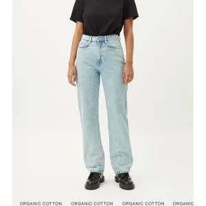 Weekday jeans  - Jätte snygga jeans. Plus bra skick och köparen står för leveransen. Stolek W28 L 32 och modell är Rowe extra high straight jeans 