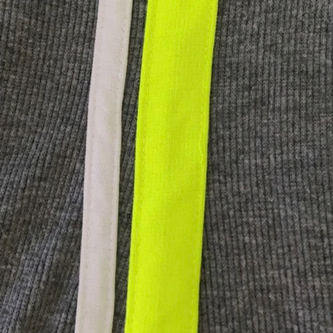 Grå klänning  - 90