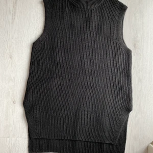Svart väst - Svart väst från hm! Aldrig använd med lapp kvar 