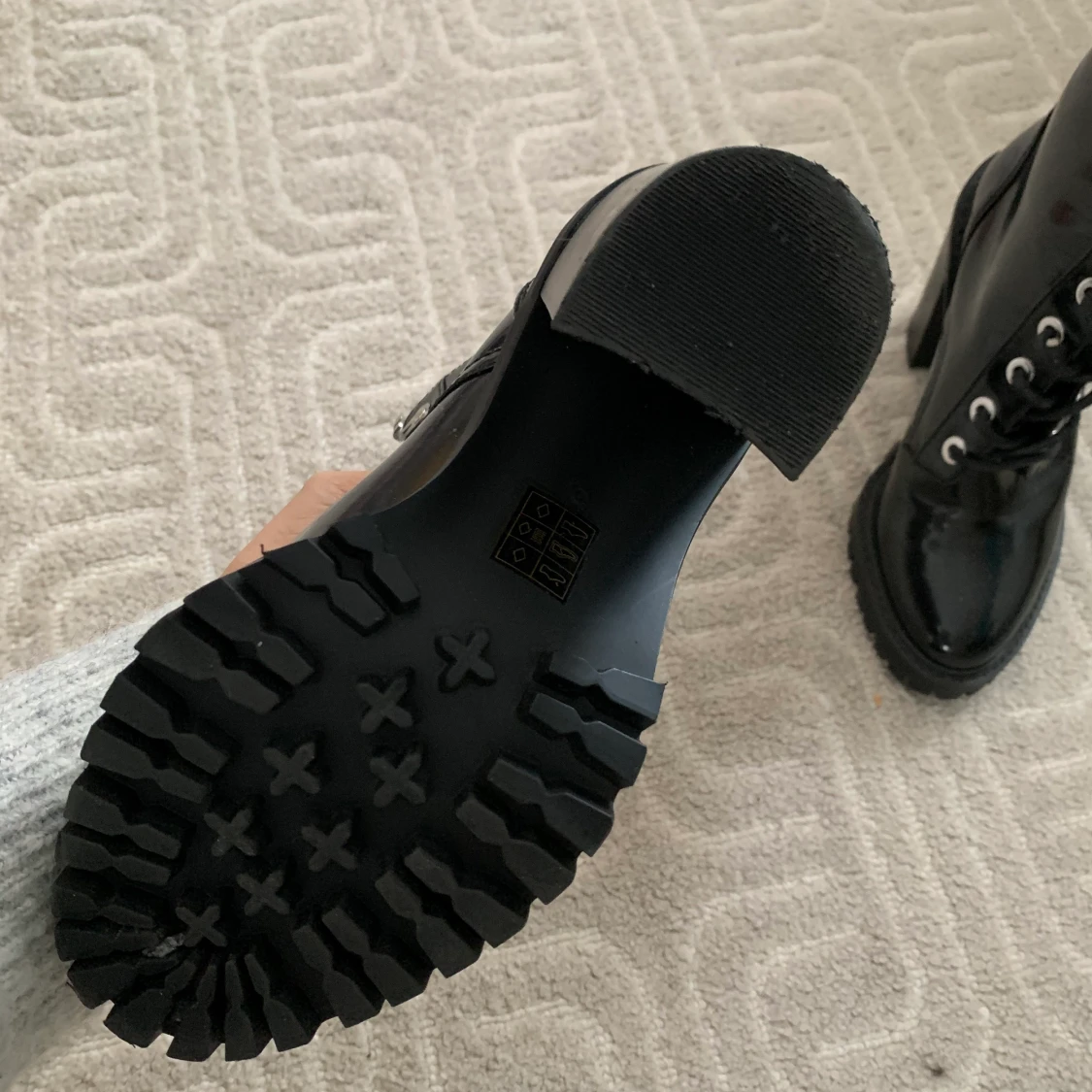 Lack-klackar med snörning från Asos - 91