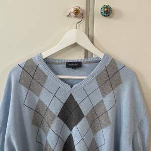 Söt ljusblå/grå tröja som är köpt second hand 💕💕 snygg oversized