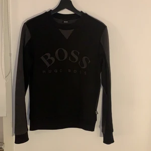 Hugo boss tröja xs - Anväd fåtal gånger mycket fint sick. Köpt för 1200kr