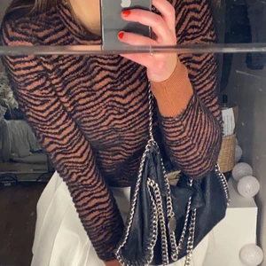 Zara tröja  - Tjooo, säljer denna skit sköna långärmade tröja från zara, använd fåtal gånger bara. 