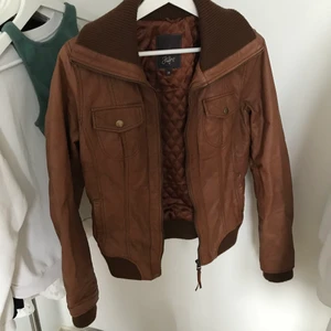 ✨Jacka✨ - Vintage jacka🤎🤍