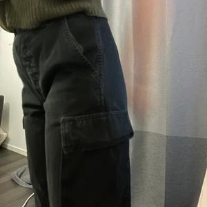 Levis cargo byxor - Super fina Levis cargo byxor som är långa och raka i benen:)