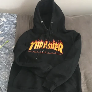 Trasher hoodie - En svart fin hoodie