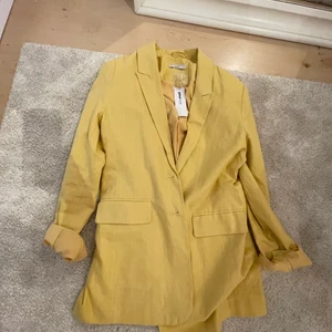 Oversize kavaj - Snygg oversize kavaj i gul