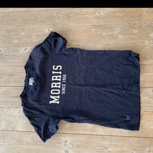 Morris tshirt - Bra kvalitet o skit snygg köpt för 1000kr säljer för 140kr storlek m men passar s med