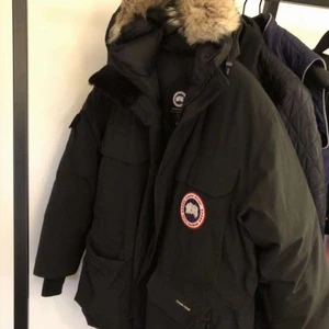 Canada Goose - Använd 5 gånger ungefär, har inte kvitto men kan skicka bild på vad som för att visa att den är äkta