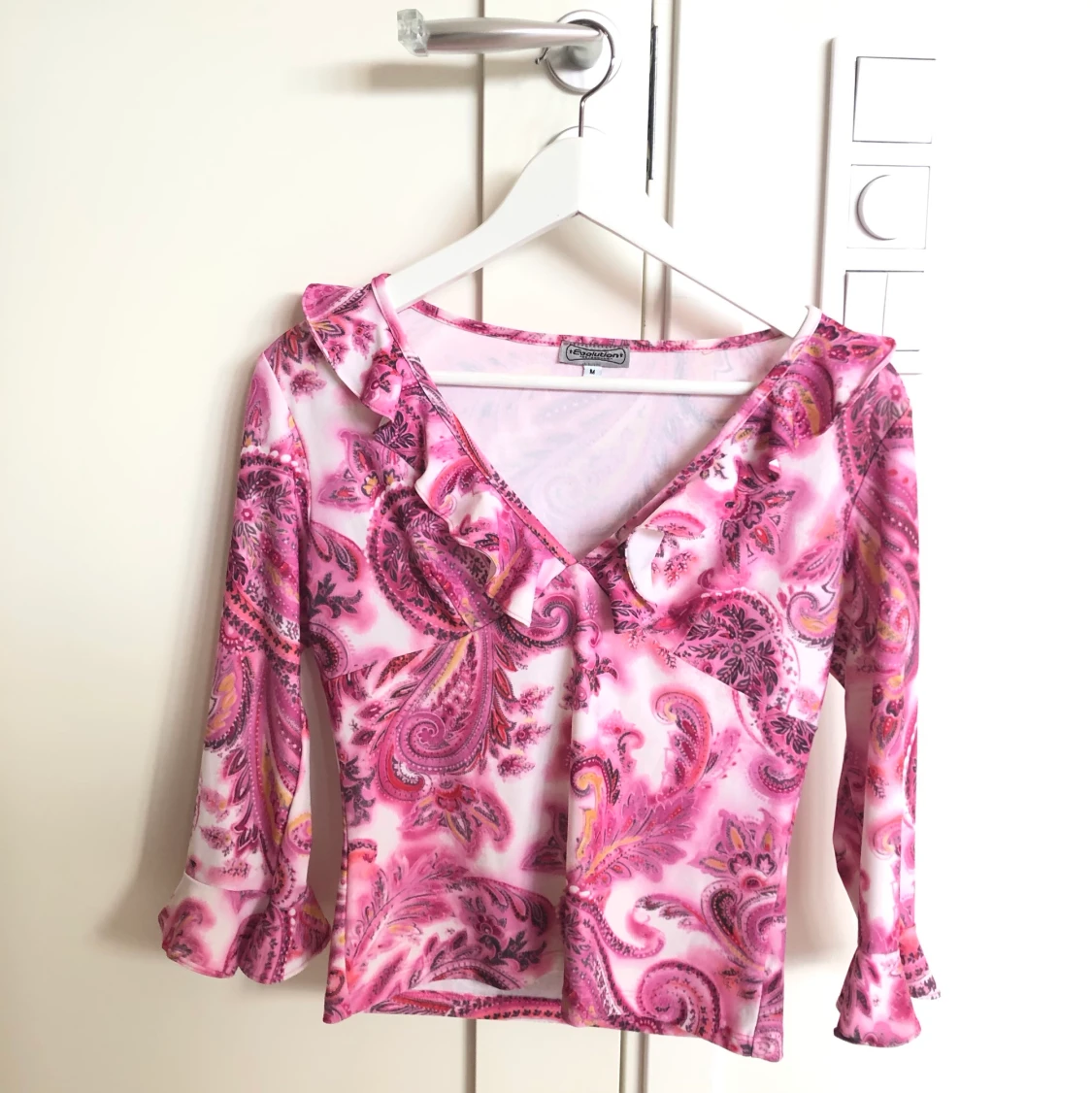 Rosa tröja med volanger  - 91