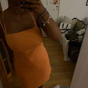 Orange HM klänning i linne, älskar passformen🧡🧡🧡
